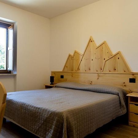 La Villetta Food & Drink Rooms For Rent - No Reception - 라킬라 외부 사진