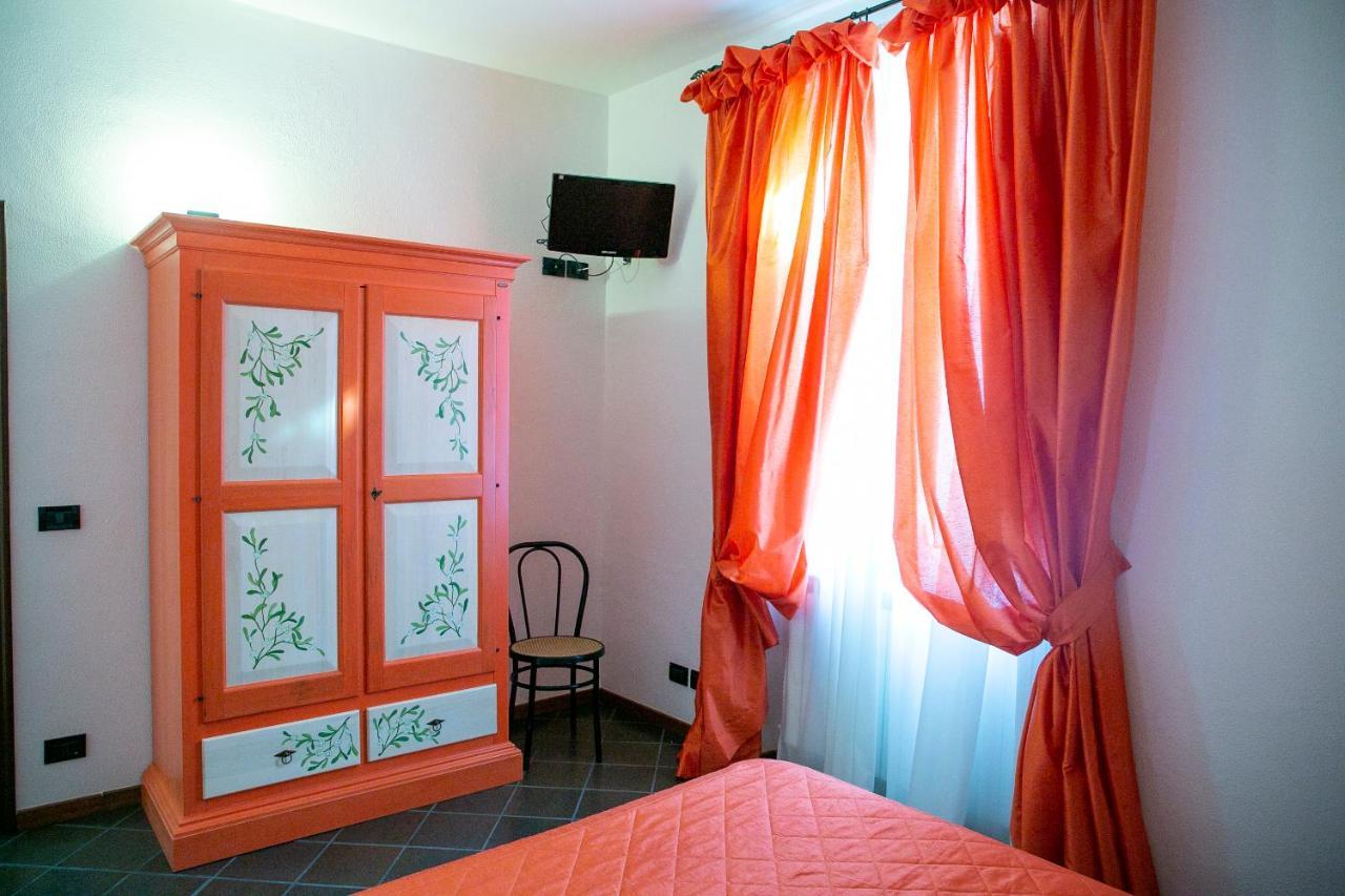 La Villetta Food & Drink Rooms For Rent - No Reception - 라킬라 외부 사진