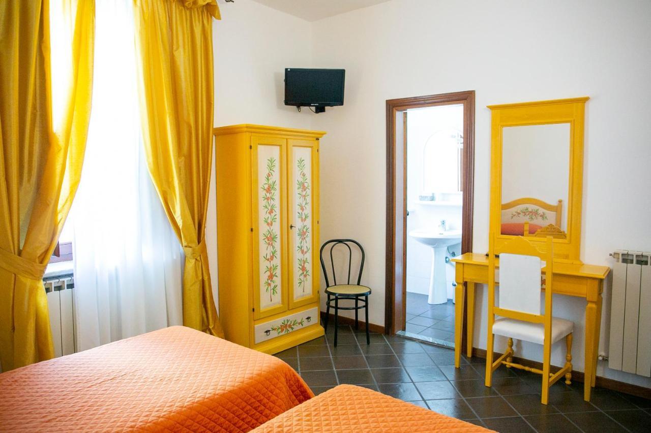 La Villetta Food & Drink Rooms For Rent - No Reception - 라킬라 외부 사진