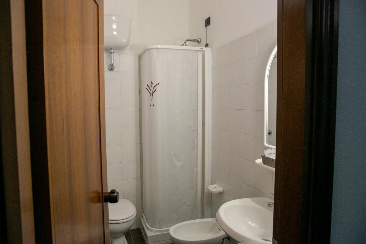 La Villetta Food & Drink Rooms For Rent - No Reception - 라킬라 외부 사진