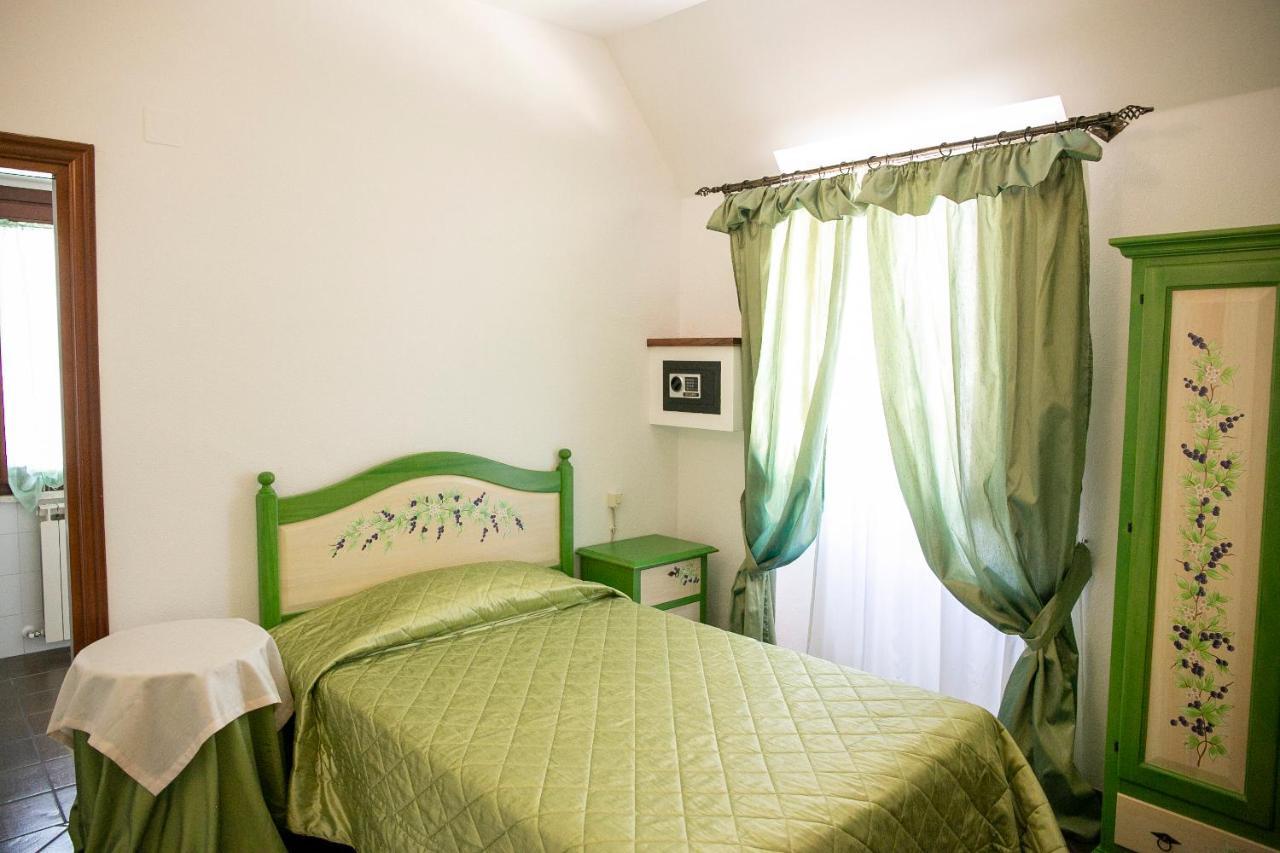 La Villetta Food & Drink Rooms For Rent - No Reception - 라킬라 외부 사진