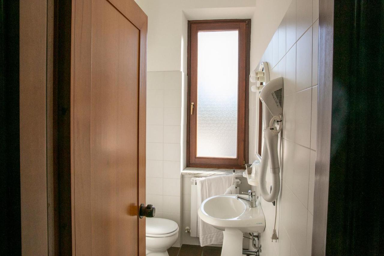 La Villetta Food & Drink Rooms For Rent - No Reception - 라킬라 외부 사진