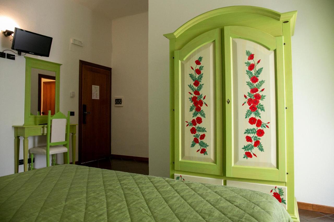 La Villetta Food & Drink Rooms For Rent - No Reception - 라킬라 외부 사진