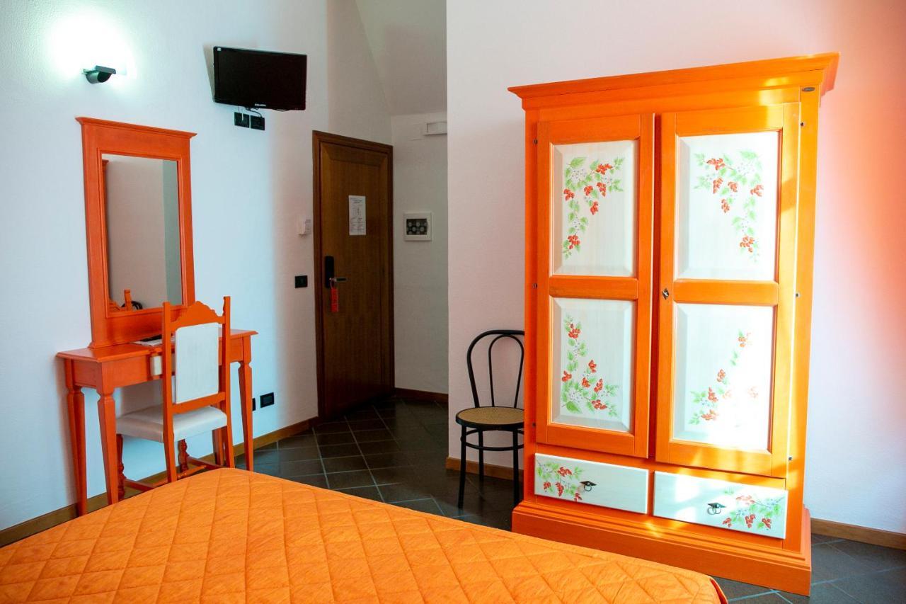 La Villetta Food & Drink Rooms For Rent - No Reception - 라킬라 외부 사진