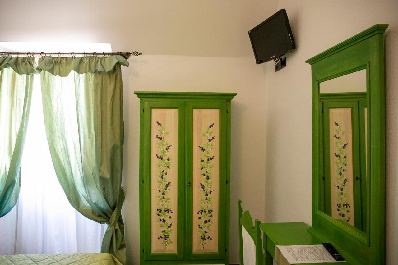 La Villetta Food & Drink Rooms For Rent - No Reception - 라킬라 외부 사진