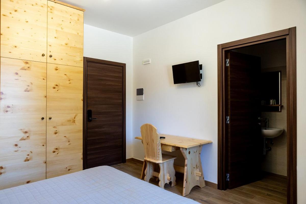 La Villetta Food & Drink Rooms For Rent - No Reception - 라킬라 외부 사진