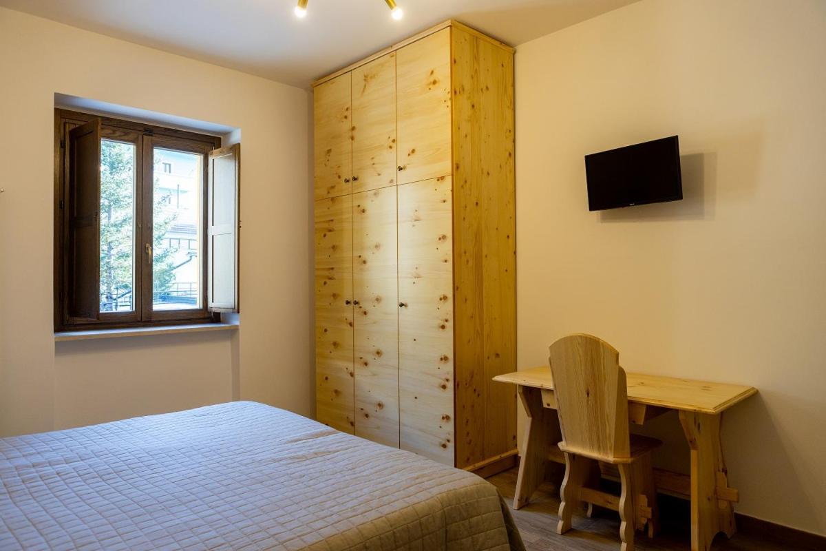 La Villetta Food & Drink Rooms For Rent - No Reception - 라킬라 외부 사진