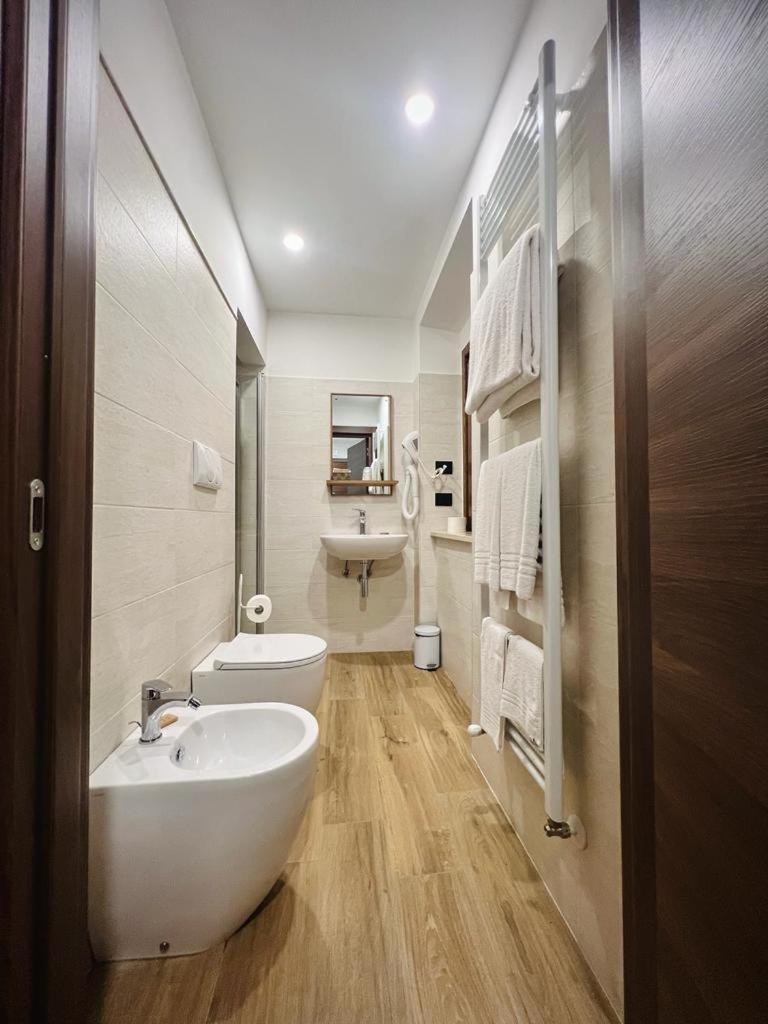 La Villetta Food & Drink Rooms For Rent - No Reception - 라킬라 외부 사진